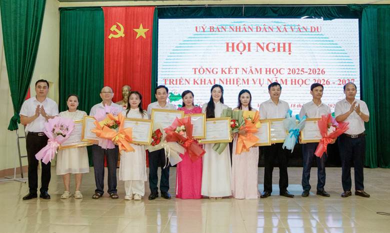 HỘI NGHỊ TỔNG KẾT NĂM HỌC 2025 – 2026, TRIỂN KHAI NHIỆM VỤ NĂM HỌC 2026 – 2027 XÃ VÂN DU